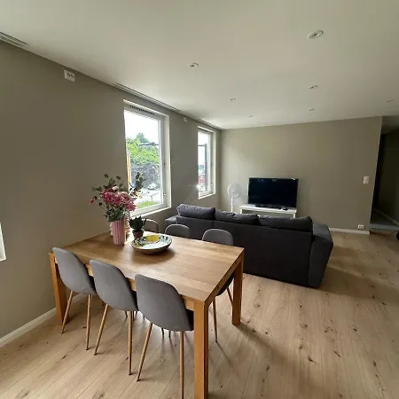 Stylish & Spacious Apartment - 89M2 Arendal